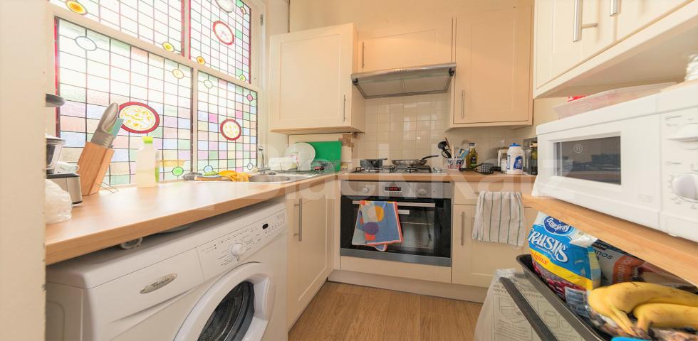 			1 Bedroom, 1 bath, 1 reception Flat			 Coverdale Road, , SHEPHERDS BUSH